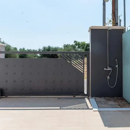 La Casa Rosa Seaside Getaway * Μαραθιάς