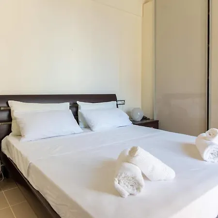 La Casa Rosa Seaside Getaway Marathiás