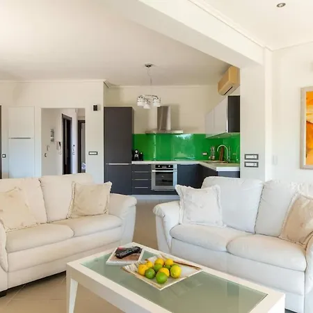 La Casa Rosa Seaside Getaway